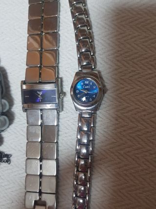 2 relojes y 2 pulseras. Relojes hay que poner pila