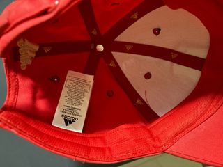 Gorra Adidas España - Roja y Dorada