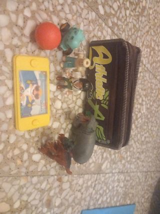 Lote de juguetes: figuras, estuche
Precio por lote