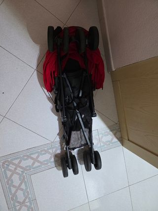 Carro bebe ligero rojo