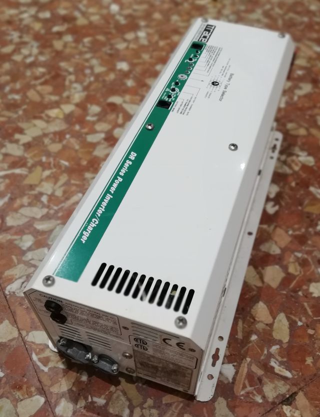 Inversor/Cargador Trace engineering DR1512E Nuevo.