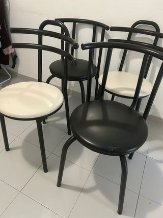 2 Sillas metálicas blancas
