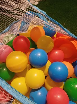 Lote juguetes piscina: Pelota, bolas,colchoneta