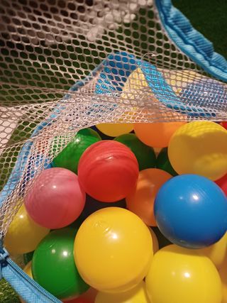 Lote juguetes piscina: Pelota, bolas,colchoneta