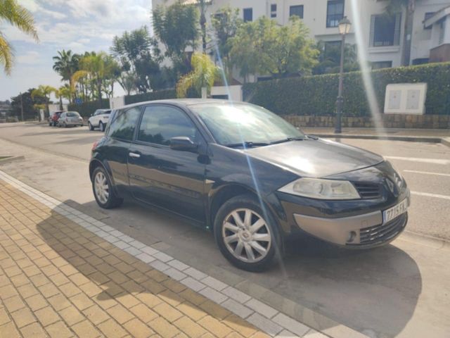 4 neumáticos 205/55R16 con las llantas.