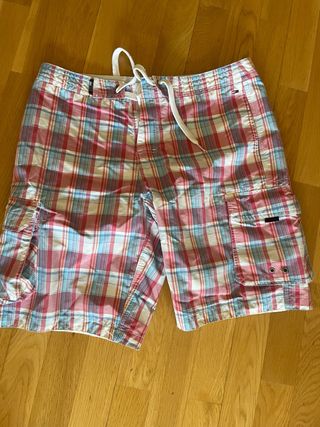 Bañadores cortos cuadros rojos y azules