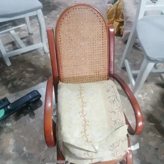 Mecedora mimbre marrón infantil