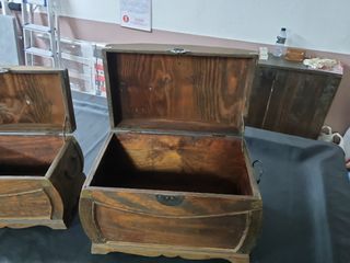 3 bauli in legno marroni