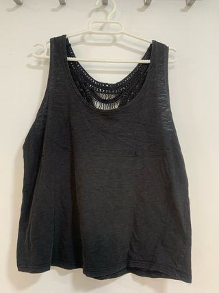 【Undiz】Camiseta negra de tirantes con detalles