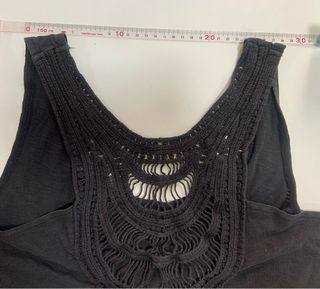 【Undiz】Camiseta negra de tirantes con detalles