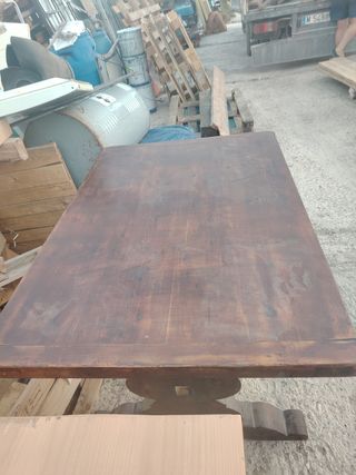 Mesa antigua de madera