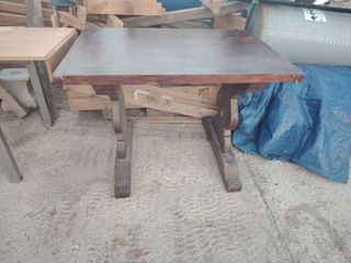 Mesa antigua de madera