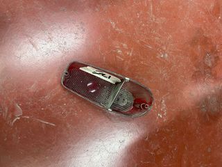 Tulipa piloto Seat 600D