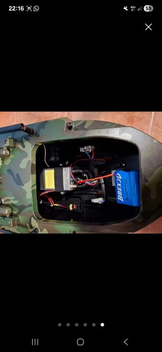 Barco cebador en perfectas condiciones con sonda