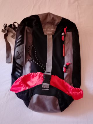 Mochila Forclaz 20 - Negra y Gris