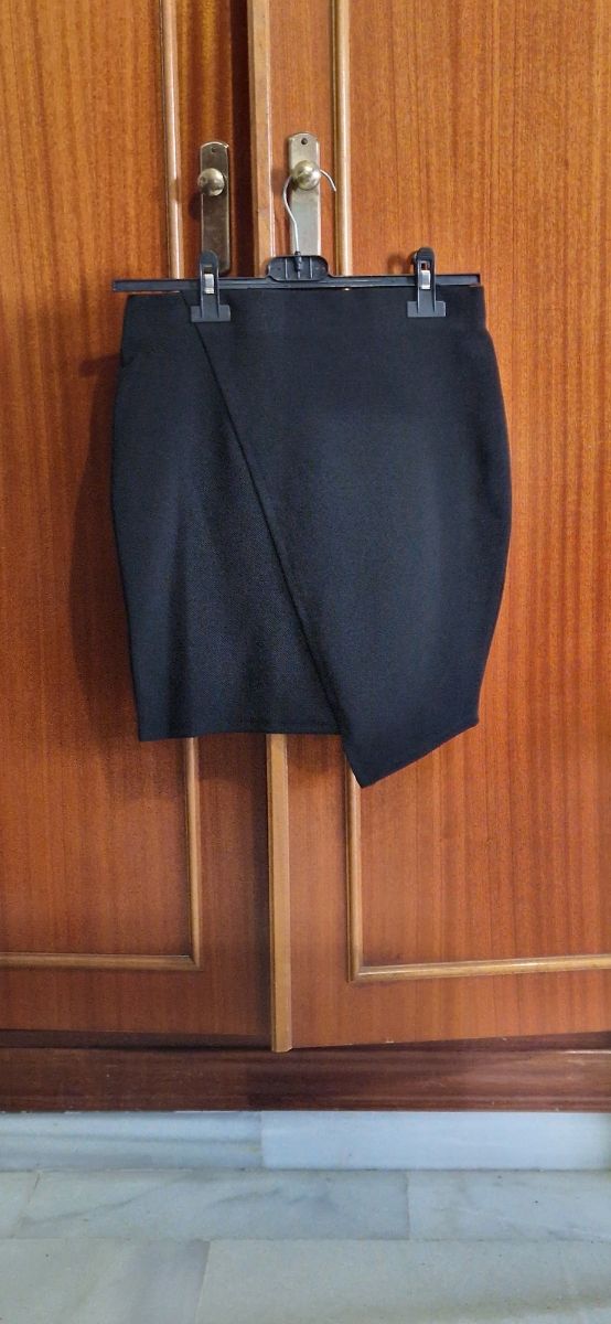 Falda negra Pull&Bear - Talla M