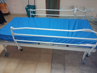 Cama hospitalaria articulada eléctrica