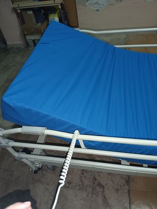 Cama hospitalaria articulada eléctrica