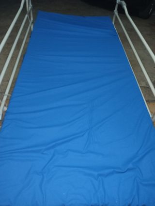 Cama hospitalaria articulada eléctrica