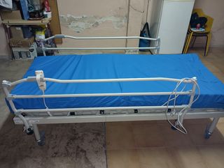 Cama hospitalaria articulada eléctrica