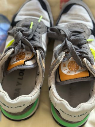 Zapatillas Bimba y Lola grises y blancas