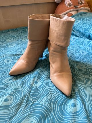 Botines de piel tacón fino