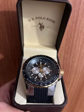 Reloj Invicta - Cronógrafo Negro/Dorado.