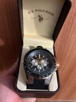 Reloj Invicta - Cronógrafo Negro/Dorado.