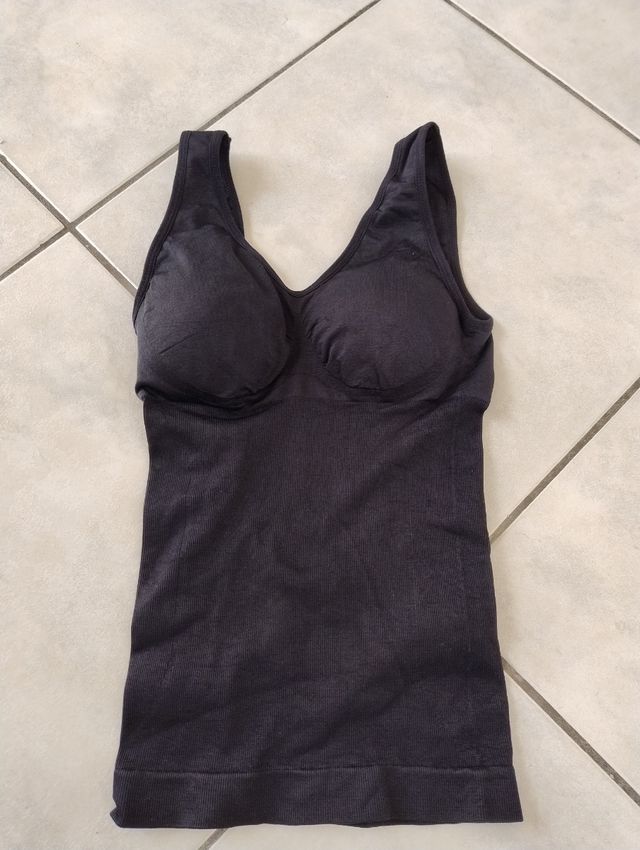 Canottiera nera - Coppe estraibili