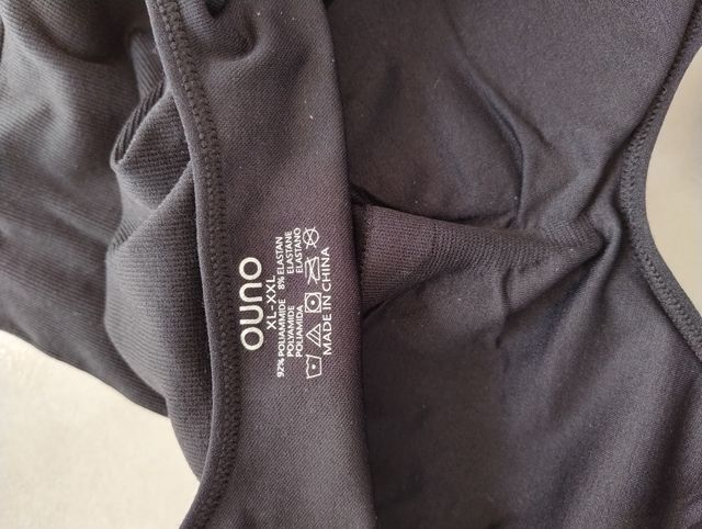 Canottiera nera - Coppe estraibili