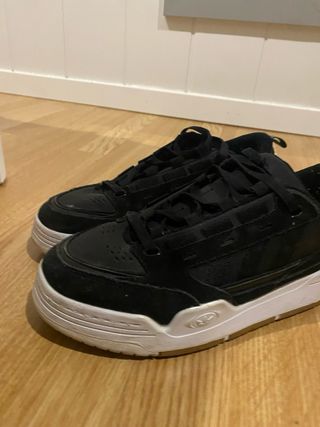 Zapatilla Adidas negras modelo adi 2000 originales