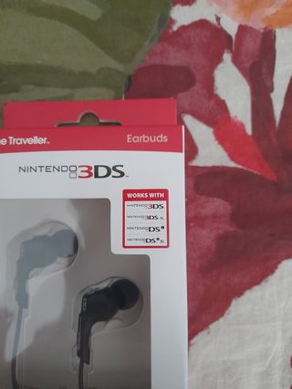 NUEVO.Pack funda 3DS,DS Lite, DSi+auriculares 