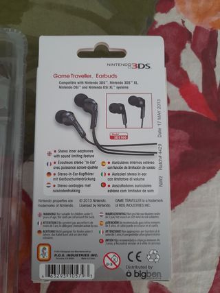 NUEVO.Pack funda 3DS,DS Lite, DSi+auriculares 
