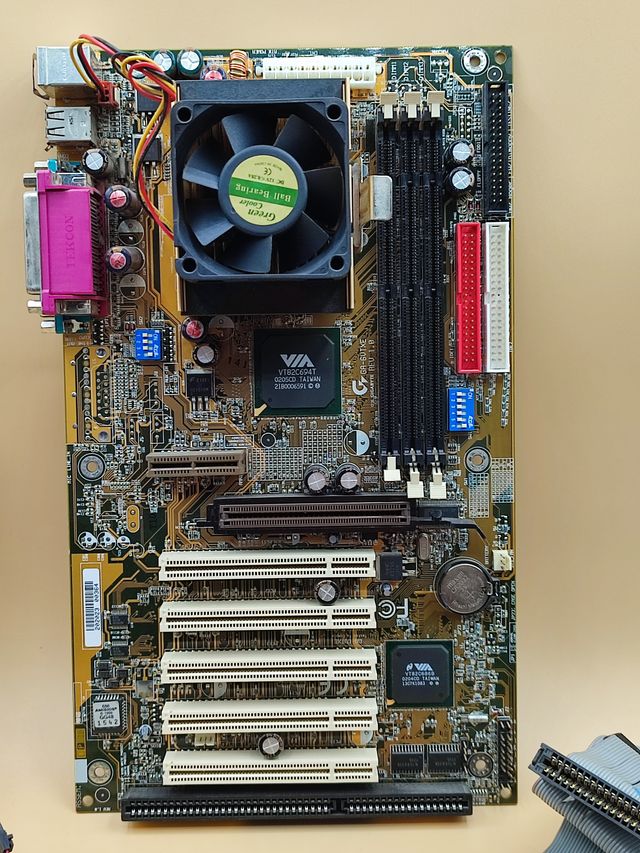 PLACA BASE GIGABYTE GA-6VTXE ANTIGUA