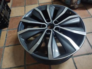 Una Llanta Renault 19" 
