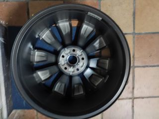 Una Llanta Renault 19" 