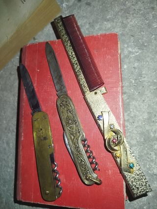 Pettine antico e coltelli multiuso