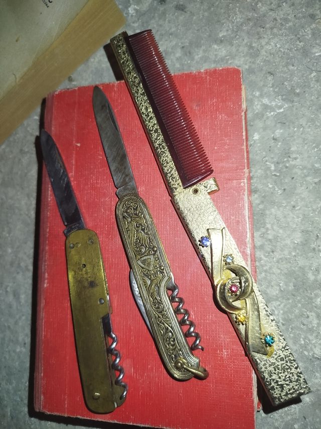 Antiguo peine & navajas multiusos