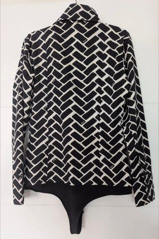 Blusa negra y blanca DEPT