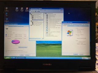 Toshiba Tecra A5 con cargador universal UK-1200