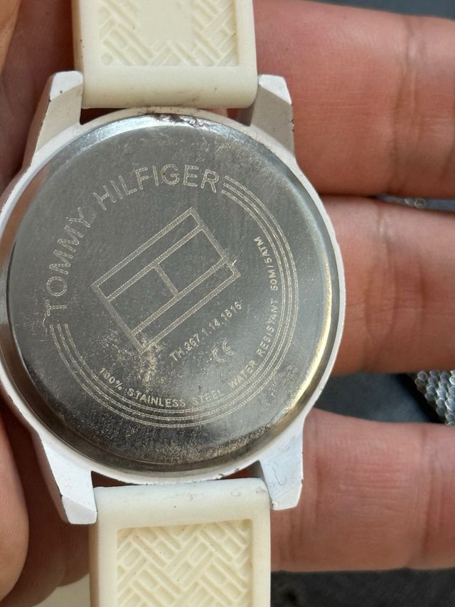 Relojes Emporio Armani y Tommy Hilfiger