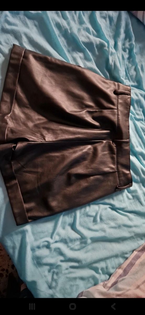 Shorts polipiel Primark XS/34/6 negros