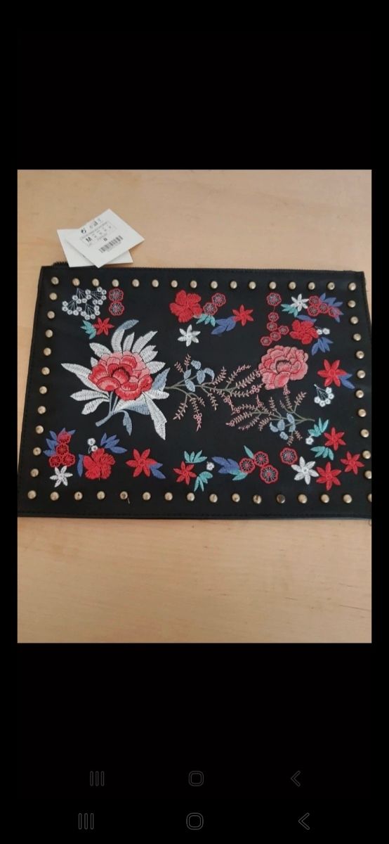 Bolso Stradivarius - Flores Bordadas