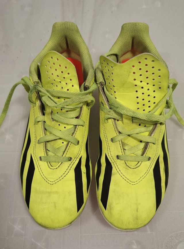 Botas fútbol Adidas. Talla 36 1/2.