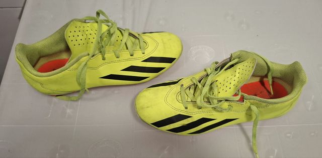 Botas fútbol Adidas. Talla 36 1/2.