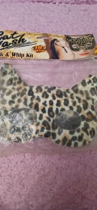 Antifaz y látigo Gatuno