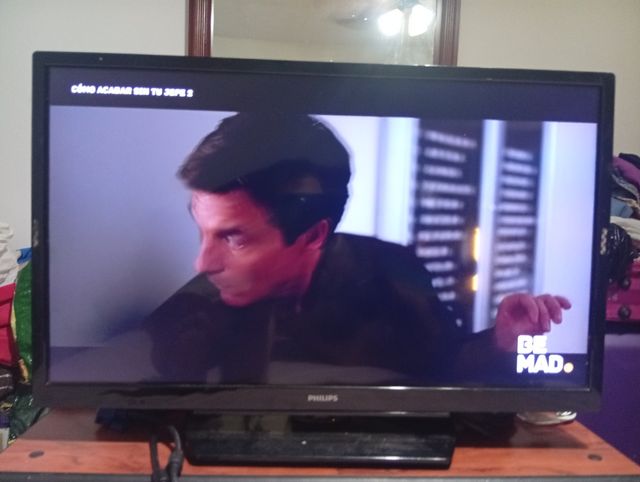 TV Philips 24" HD - Negro con smart tv