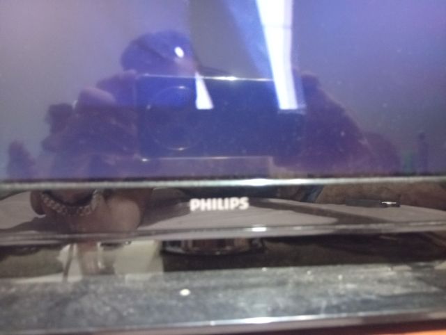 TV Philips 24" HD - Negro con smart tv