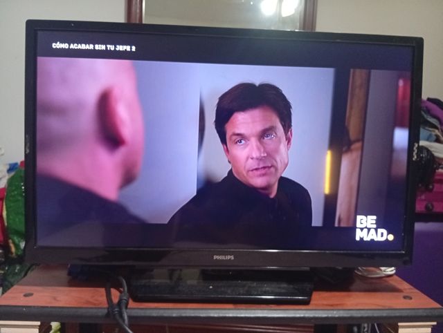 TV Philips 24" HD - Negro con smart tv