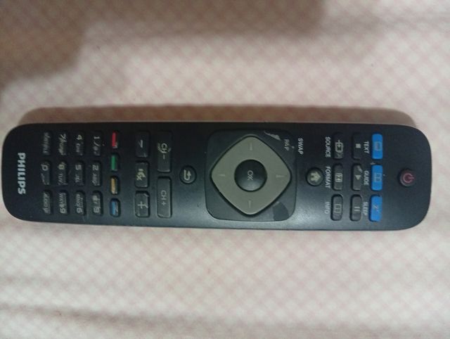 TV Philips 24" HD - Negro con smart tv